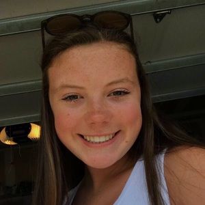 Meet your Posher, Chloe